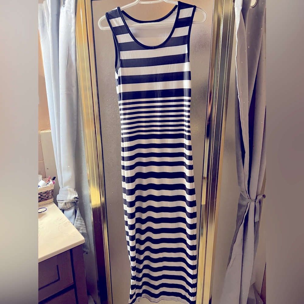Black & white maxi form fitting dress.